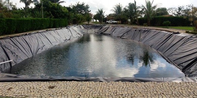 Revestimento com lona de Lagoas